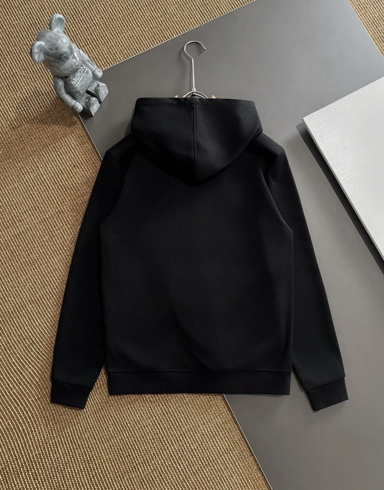 🅿️420 direct batch [LV Louis Vuitton] (Fat Man Gospel) hot-selling suit is coming. Focus on the original version of the official website. 2025 new hot-selling cardigan and sweatshirt suit. The original order is the best. 🇭🇰The meticulous work of top designers. Just for a fitting and perfect upper body effect. 100% natural high-quality Roman cotton, close-fitting comfort, noble and elegant! Original hardware embodies elegance and nobility! Counter size: M-5XL (maximum wear up to 220 pounds)